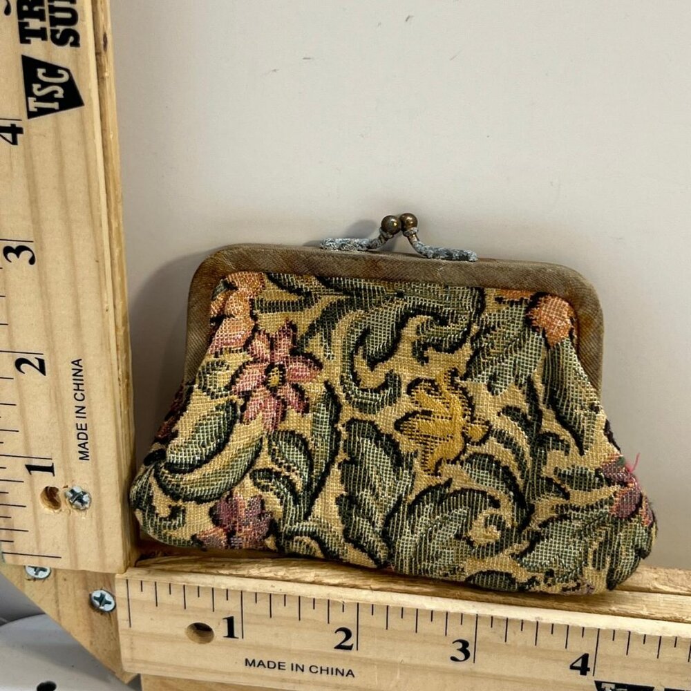 Women's Vintage Floral Tapestry Coin Purse Kiss Lock Frame Small Clutch Wallet - Picture 1 of 4